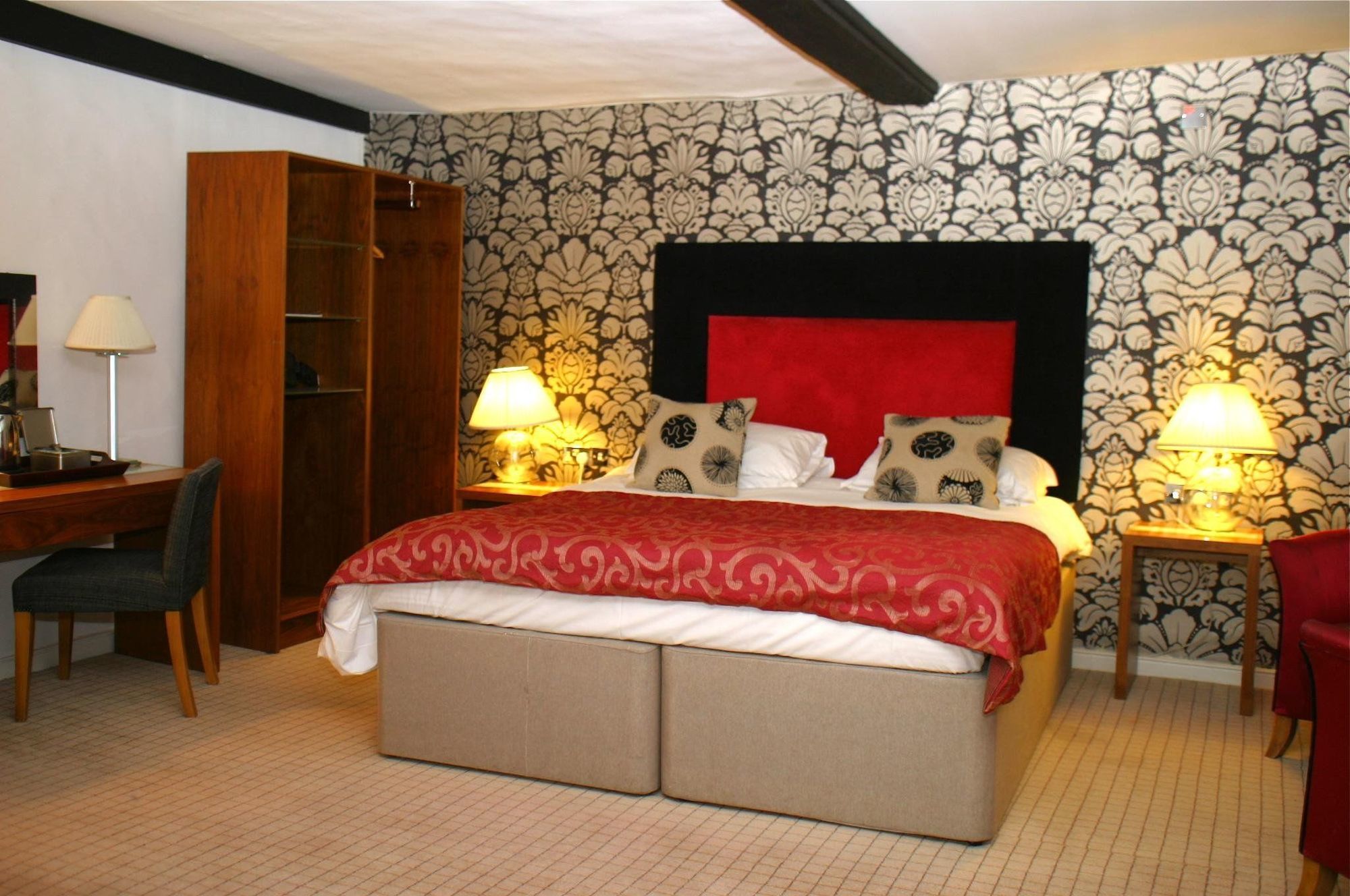 Hotel The Bear By Greene King 3*